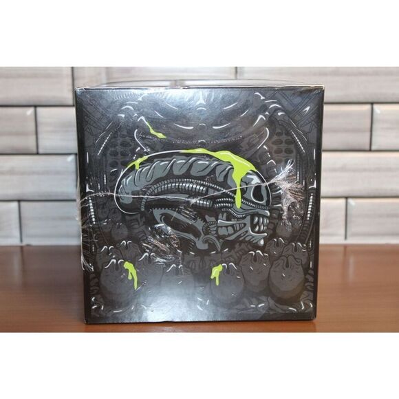 Funko Pop Alien 40th Anniversary Collector's Box - Picture 6 of 7